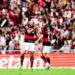 Flamengo abre dois gols, mas empata com o Vasco e perde chance de encostar no líder Palmeiras