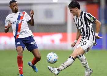 Bahia vira e vence Botafogo com gol contra bizarro