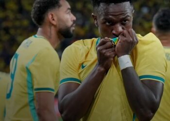 Brasil goleia o Panamá no Maracanã    na despedida rumo à Copa