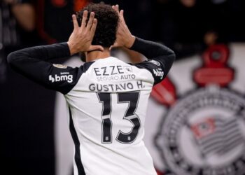 Corinthians derrota Peñarol para seguir 100% na Libertadores