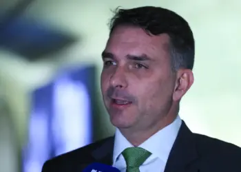Deputados pedem investigação sobre relação entre Vorcaro e Flávio Bolsonaro