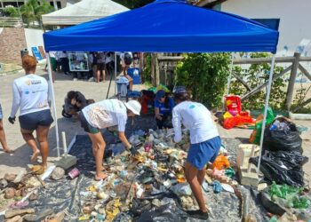 Projeto Mares retira 155 kg de resíduos da praia e do mar na Ilha de Itaparica