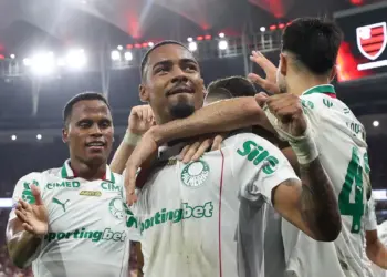 Palmeiras derrota Flamengo e amplia vantagem na liderança do Brasileiro