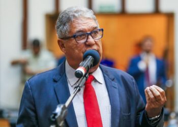 Rosemberg aponta contradição em discurso de ACM Neto sobre pobreza na Bahia