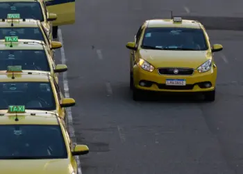 Governo publica MP que destina R$ 30 bilhões a taxistas e motoristas de app