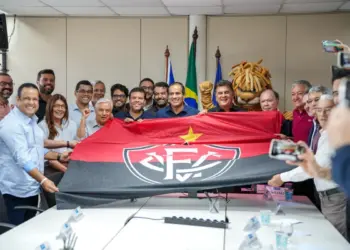 Vitória apresenta projeto da Arena Barradão na Prefeitura em aniversário de 127 anos