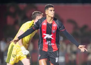 Vitória derrota o Inter por 2 a 0 e se distancia da zona de rebaixamento do Brasileirão