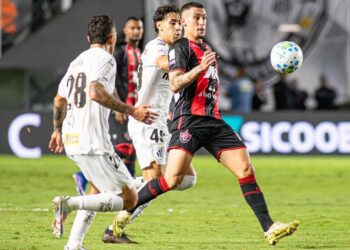Vitória é derrotado pelo Santos na Vila Belmiro por 3 a 1