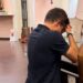 ACM Neto participa de missa após incidente em avião durante viagem ao interior