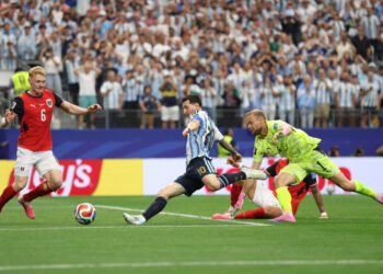 Messi se isola na artilharia das Copas e Argentina chega ao mata-mata