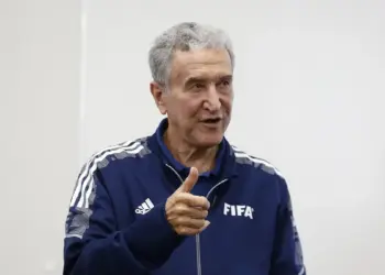 Técnico do tetra, Carlos Alberto Parreira é internado no Rio