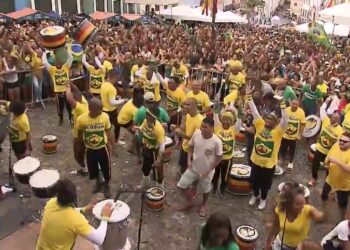 Torcida, música e telões movimentam os bairros de Salvador durante jogo do Brasil nesta sexta (19)