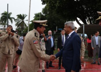 Governador anuncia lei com condições especiais de promoção para policiais e bombeiros militares