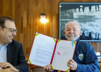 Lula sanciona lei que garante renovação automática da CNH