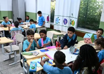 Governo fixa em R$ 5,1 mil novo piso nacional do magistério