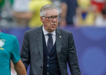 Ancelotti lamenta eliminação e já projeta novo ciclo: “Não é o fim”