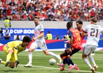 Espanha marca na reta final, elimina a Bélgica e encara França na semifinal