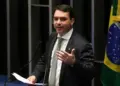 PGR pede que Flávio Bolsonaro seja ouvido por calúnia contra Lula