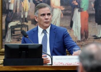 Leur Lomanto Jr. conduz aprovação de PEC que reduz teto do IPVA na CCJ