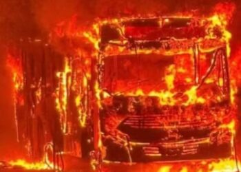 Ônibus é incendiado e bairro de São Cristóvão amanhece sem transporte