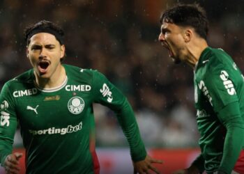 Palmeiras vence o Coritiba e São Paulo é derrotado pelo Athletico de virada