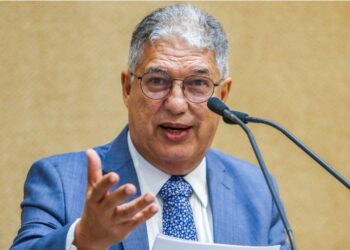 Rosemberg diz que ACM Neto tenta agora “vestir fantasia de humildade”