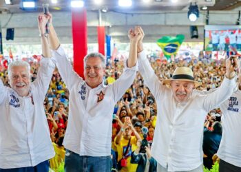 Em grande convenção, Jerônimo, Rui Costa e Wagner reforçam aliança com Lula