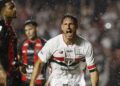 Vitória perde para o São Paulo e segue sem vencer fora de casa no Brasileirão