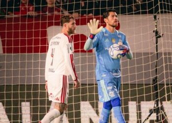 Em jogo de poucas emoções, Flamengo fica no empate com o Estudiantes